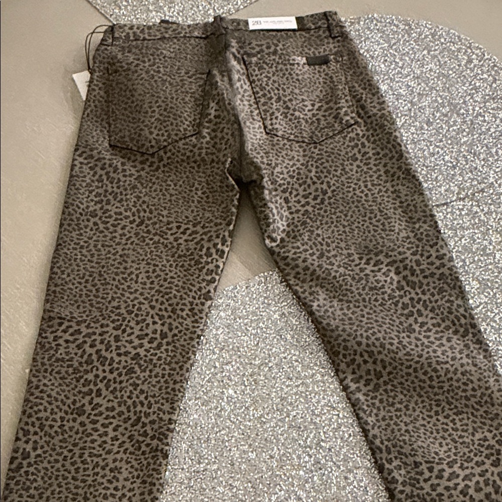 NWT women’s 7 for all Mankind Leopard Print Jeans size 28 soft feel
